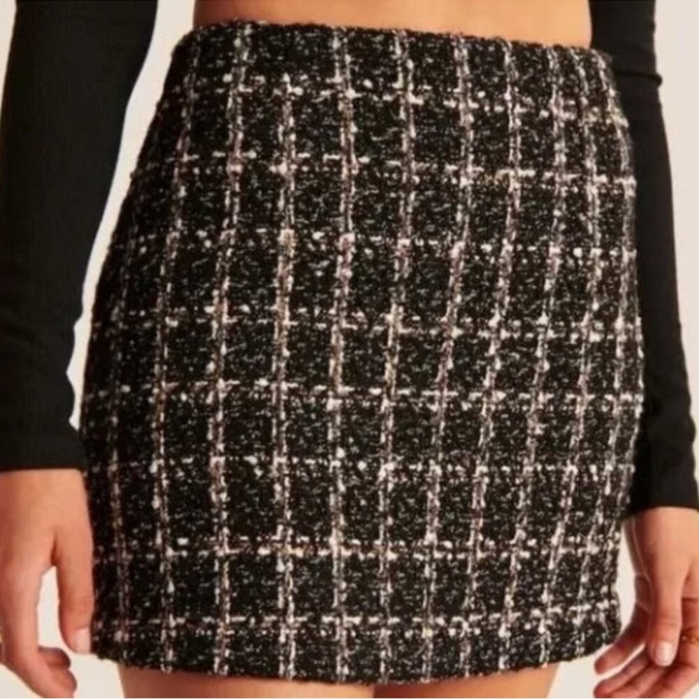 Abercrombie & Fitch Black and White Tweed Skort